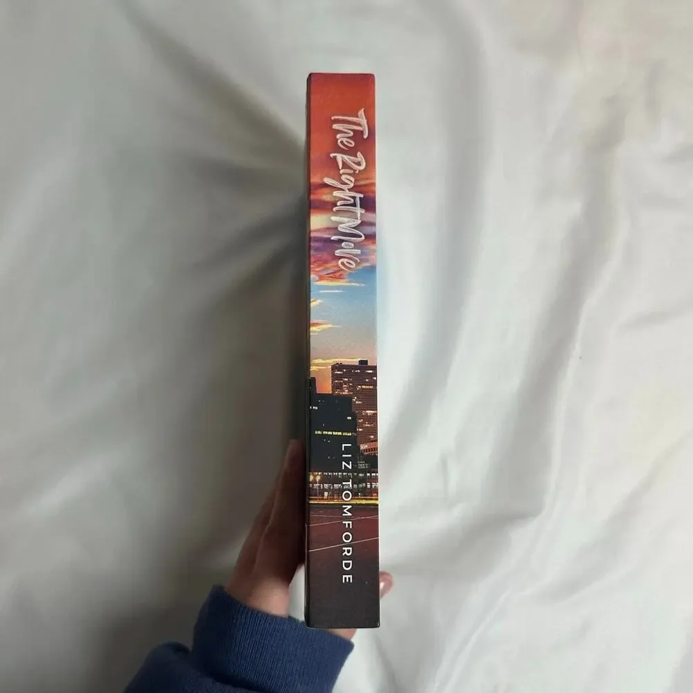 The Right Move Liz Tomforde OOP Indie Skyline Cover Paperback Windy City #2
